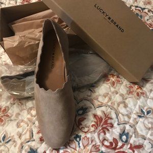 Lucky Brand scallop flats